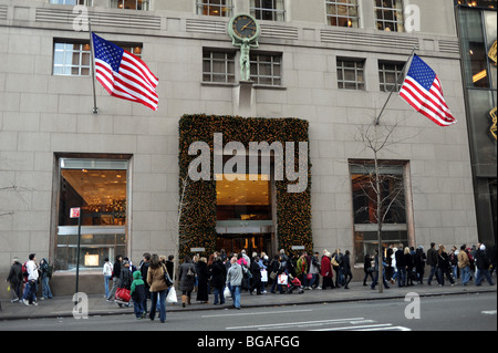 Entrée de Tiffany & Co bijoux boutique de la Cinquième Avenue à Manhattan New York USA Banque D'Images