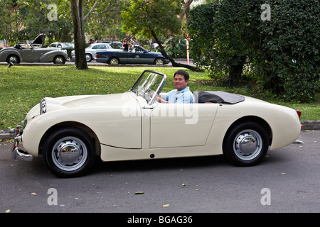 Classic British Austin Healey 'Frog Eyedd' Sprite décapotable pleine longueur vue latérale voiture à moteur Banque D'Images