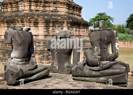 Statues de Bouddha sans tête. Wat Ratchaburana. Ayutthaya. Thaïlande La Thaïlande Banque D'Images