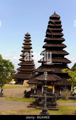 Pura Besakih, haut sur les pentes du Mt. Agung, est le Temple mère de Bali, le temple le plus important complexe sur l'île. Banque D'Images