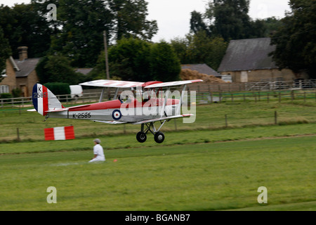 De Havilland DH82 Tiger Moth, deux sportifs et de formation du siège de 1931 biplan. Tous en bois, recouvert de tissu, Gypsy Grand Iengine 130 HP, 93 MPH 300 milles. Construit à Stag Lane Edgeware. G-EBLV est la plus ancienne espèce dans le monde. Maintenant propriété de British Aerospace. Banque D'Images