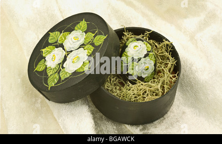 Œuf de pâques avec motifs peints à la main Banque D'Images