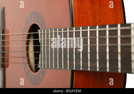 Acoustic guitare à six cordes. Couvert par un vernis brun Banque D'Images