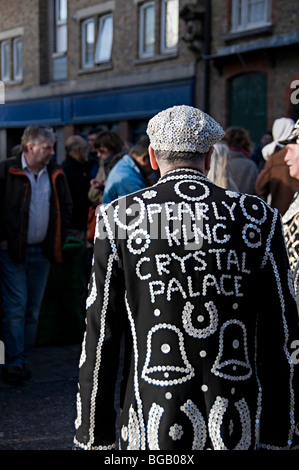 Pearly Kings and Queens de la collection pour la charité dans Brick Lane Market Banque D'Images