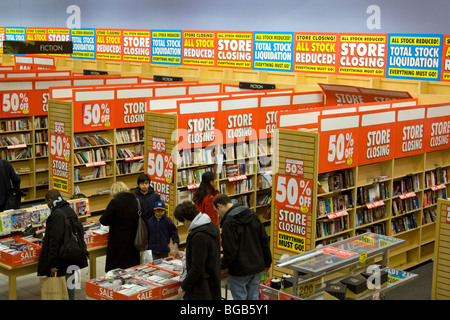 La fermeture de la librairie Borders vente Watford Hertfordshire Banque D'Images