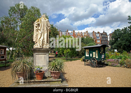 Statue de Sir Hans Sloane fondateur de la Chelsea Physic Garden, Kensington, Londres, Angleterre Banque D'Images