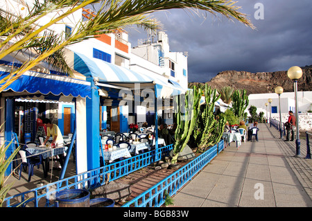 Waterfront restaurants de poissons, de Puerto de las Nieves, Municipalité d'Agaete, Gran Canaria, Îles Canaries, Espagne Banque D'Images