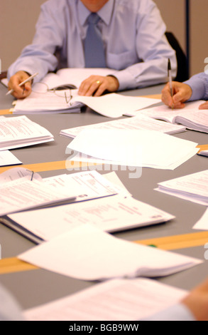 Image libre photo de réunion d'affaires avec des papiers et des mains à la London UK Banque D'Images