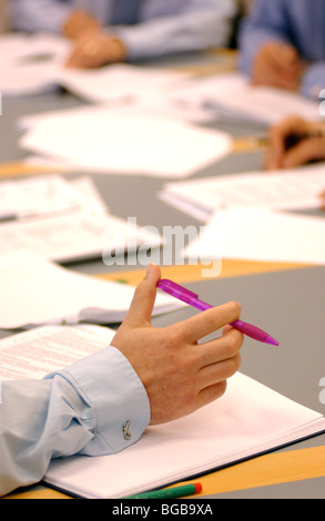 Image libre photo de réunion d'affaires avec des papiers et des mains à la London UK Banque D'Images