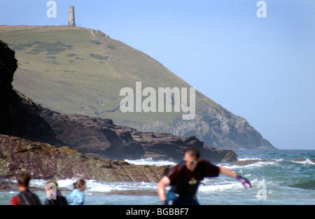 Image libre photo de surf avec l'homme derrière le littoral des Cornouailles UK Banque D'Images