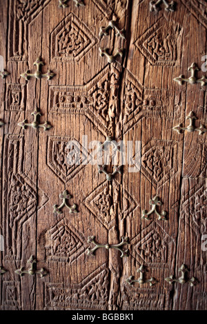 Vieilles portes en bois à Khan's Palace, Khiva, Ouzbékistan Banque D'Images