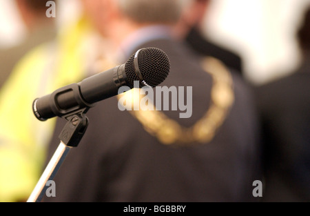 Image Photo d'un microphone à un événement public avec les autorités locales au cas London UK Banque D'Images