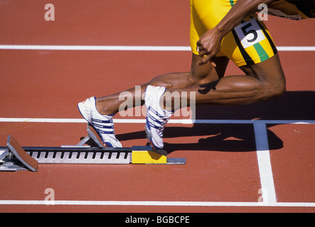 Décollant de sprinter le bloc de départ Banque D'Images