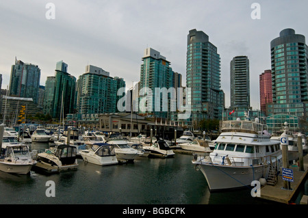 Marina à côté de l'hôtel Westin Bayshore centre-ville de Vancouver, Canada Banque D'Images