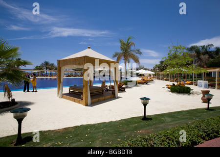 L'Afrique, l'Egypte, Sharm el Sheikh, plage, piscine, gazebo, de la mer, vous détendre, l'hôtel Ritz Banque D'Images