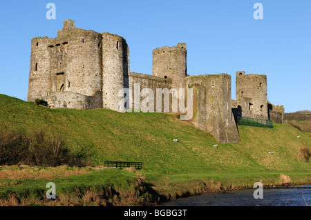 Château de Kidwelly datant du 12e siècle Cydweli Carmarthenshire Wales Cymru UK GO Banque D'Images