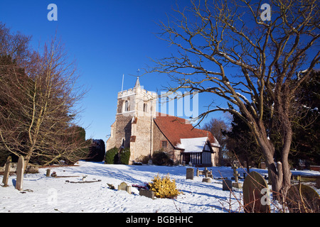 Tewin église du village en hiver neige Hertfordshire en Angleterre Banque D'Images