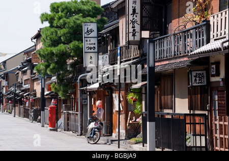 Dans la région de rue traditionnels de Kyoto district Banque D'Images