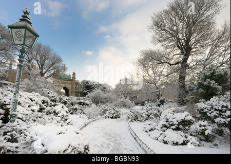 Les jardins de Brighton Pavilion couvertes de neige Banque D'Images