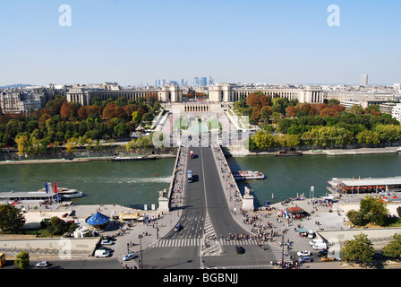 Vue aérienne du Trocadéro, de l'emplacement de l'Hôtel du Palais de Chaillot, de la Tour Eiffel Paris, France Banque D'Images