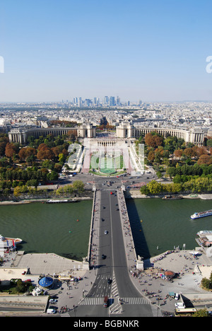 Vue aérienne du Trocadéro, de l'emplacement de l'Hôtel du Palais de Chaillot, de la Tour Eiffel Paris, France Banque D'Images