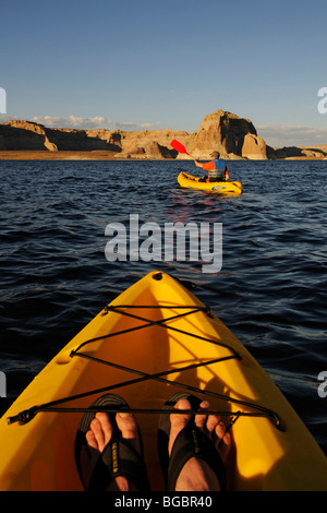 Les kayakistes, Lake Powell, Glen Canyon, Arizona, United States Banque D'Images