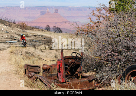 Mountain biker, comté de danger Bike Trail, Moab, Utah, USA Banque D'Images