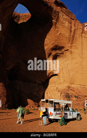 Tour ronde à Monument Valley, Sun's Eye, Navajo Tribal Lands, Utah Banque D'Images