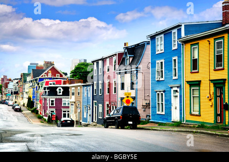 Rue avec ses maisons colorées à Saint-Jean, Terre-Neuve, Canada Banque D'Images