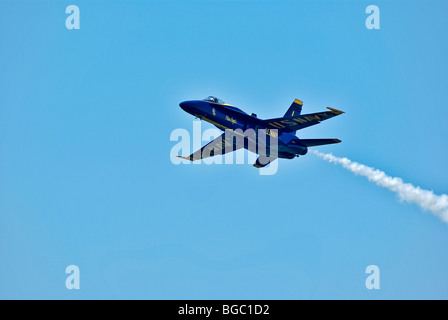 USA, Seattle, WA, le Blue Angels, l'équipe de vol de précision de la marine ; un F/A-18 Hornet. Banque D'Images