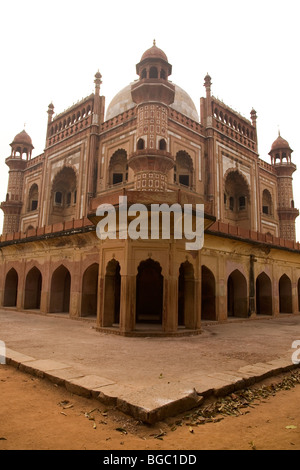 Le Tombeau de Safdarjung à Delhi, en Inde. Le Mausolée a été construit en 1754 dans le style classique de l'architecture de Mughal. Banque D'Images