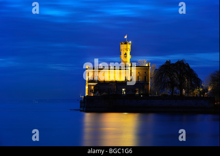 Avis sur Schloss Montfort château sur la rive du lac de Contance, Langenargen, Bodenseekreis district, Bade-Wurtemberg, Allemagne Banque D'Images