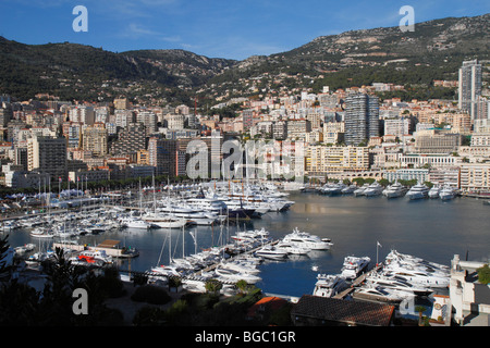 Port de La Condamine, vu depuis le sud en direction de Monte Carlo, Principauté de Monaco, Cote d'Azur, de l'Europe Banque D'Images