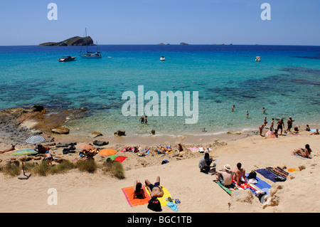 Plage, Cala Conta, Ibiza, îles de pins, Iles Baléares, Espagne, Europe Banque D'Images