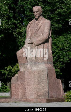 Statue du poète letton Janis Rainis à Riga, Lettonie Banque D'Images