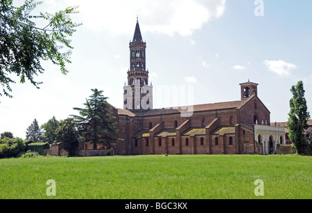 L'abbaye cistercienne de Chiaravalle construit brique gothique chef-d'4 km au sud est de Milan en Lombardie rural Banque D'Images