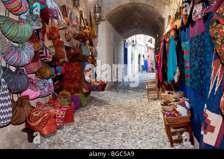 Rue de la vieille ville typique, la ville de Rhodes, l'île de Rhodes, Grèce, partie nord, sur la mer Egée, l'Europe du Sud, Europe Banque D'Images