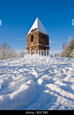 Penrith Beacon dans la neige Banque D'Images