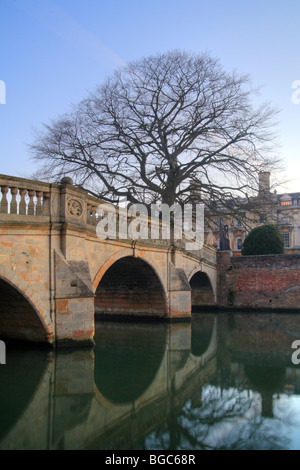 'Clare College Cambridge University' Pont sur la rivière Cam, Cambridge, Royaume-Uni Banque D'Images