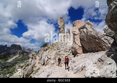 Climber sur route de corde fixe sur Paterno, rock, butte, Alta Pusteria Dolomites de Sexten, Tyrol du Sud, Italie, Europe Banque D'Images