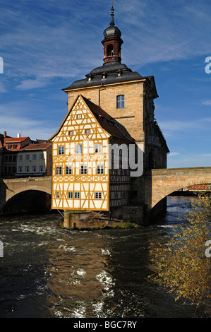 Ancien hôtel de ville, milieu du 15ème siècle, dans la rivière Regnitz, Obere Bruecke pont 1, Bamberg, Haute-Franconie, Bavière, Allemagne, Euro Banque D'Images