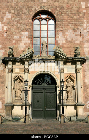 Le portail du 17ème siècle (1692) de la Saint Peter's Church à Riga, Lettonie Banque D'Images