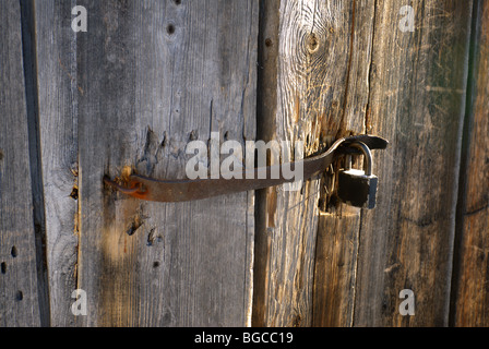 La vieille porte en bois, Perm, Russie Banque D'Images