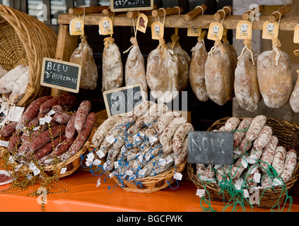 saucisses viandes séchées et charcuterie Banque D'Images