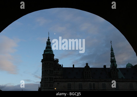 Silhouette du Château de Kronborg à Helsingør (en anglais également connu sous le nom d'Elseneur) sur l'île de Nouvelle-Zélande Danemark Banque D'Images