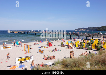 Pier et plage de Binz, Ruegen Island, Schleswig-Holstein, Allemagne Banque D'Images