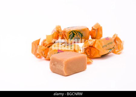 Malt Whisky Fudge contre fond blanc. Banque D'Images