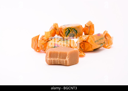 Malt Whisky Fudge contre fond blanc. Banque D'Images