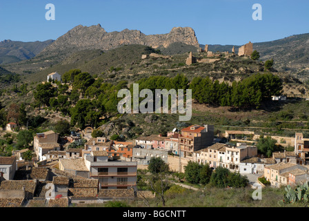 Village et château en ruine de Relleu, Province d'Alicante, Communauté Valencienne, Espagne Banque D'Images