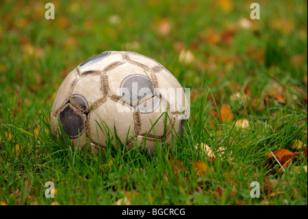 Le vieux cuir foot Banque D'Images